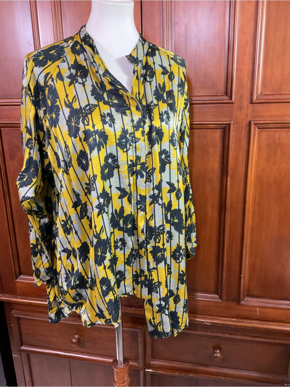 Malloni Asymmetric Button Up Floral Flown Boutique Blouse Euro Size 42 Navy Must